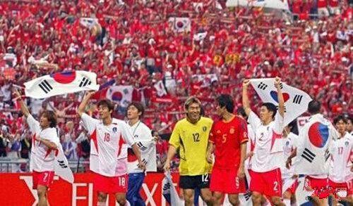 集防守中冷