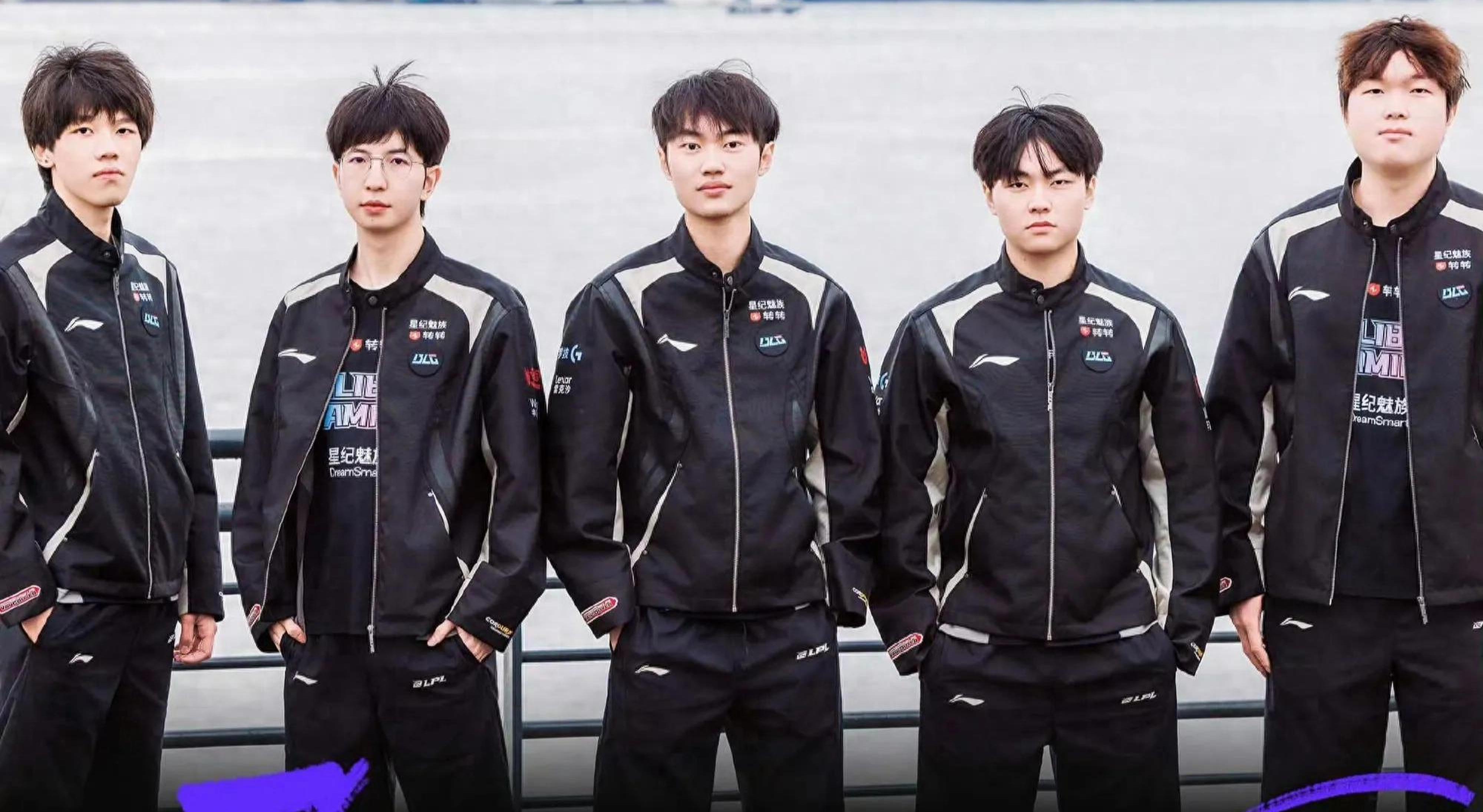 斯出生于一 斯出生于一