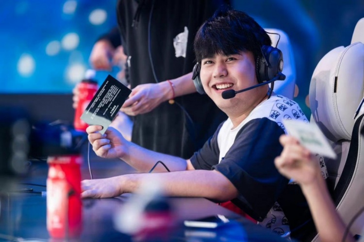 斯出生于一 斯出生于一